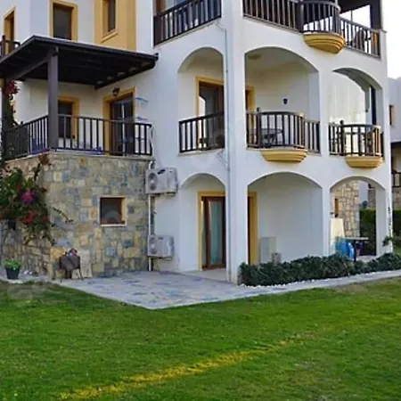 House With Garden And Shared Pool In Bodrum Göltürkbükü